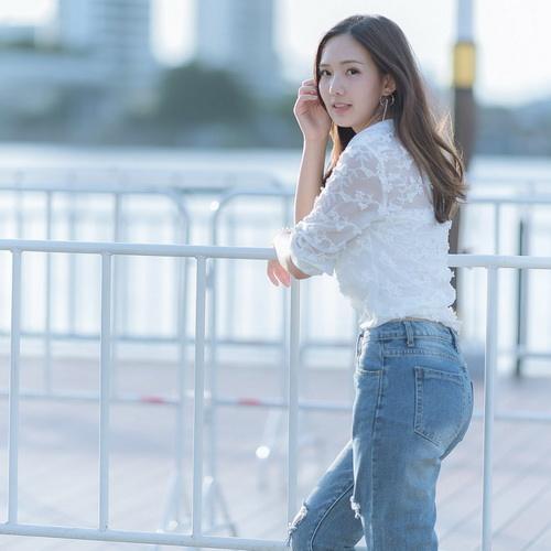 TCL中环非独立董事张长旭离任，年龄51岁在公司董事和高管中排4/10，薪酬92万元